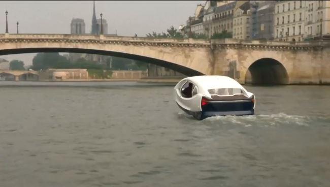 Francë, mbërrijnë në Paris taksitë që fluturojnë mbi lumin Senë (FOTO)