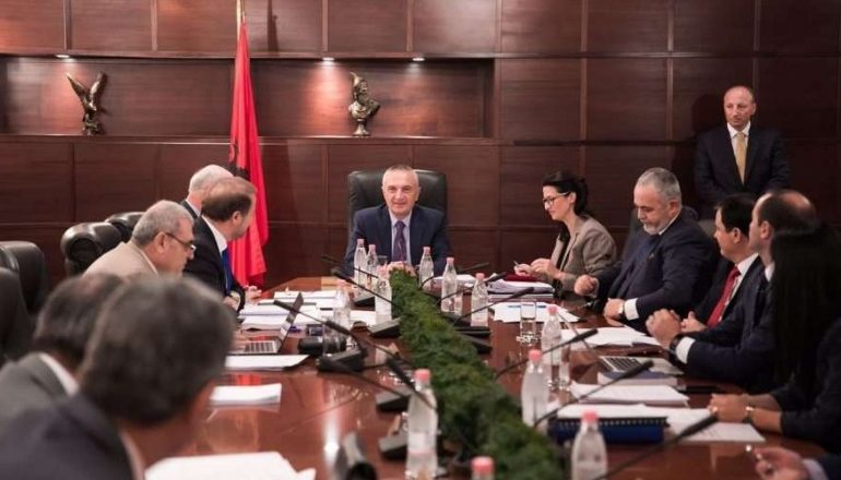 FOTO/ Mblidhet sot Këshilli i Lartë i Drejtësisë, pritet shkarkimi i 4 gjyqtarëve (EMRAT)