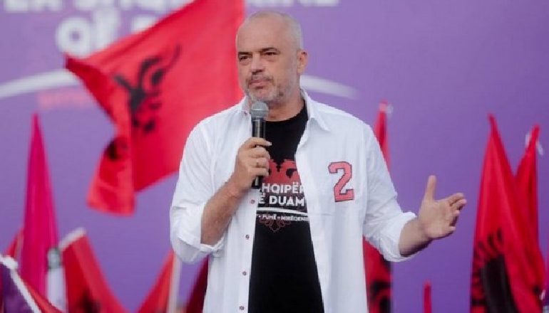 “Shko bëj ndonjë gjë të hajrit o derman, s’ke gjë në vijë”/ Babalja ‘ndez’ komentuesit, Rama u kthen përgjigje për ekspertizën e përgjimit