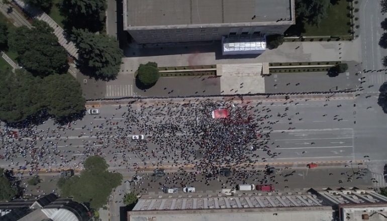 PROTESTA E OPOZITES/ Çfarë e detyroi Bashën të ndryshonte skenarin, paralajmërimi…
