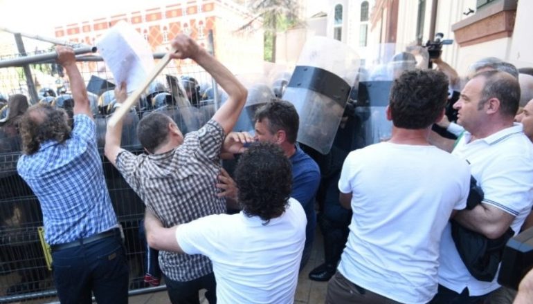 VIDEO/ Pse Basha dështon gjithnjë me protestat ndaj Ramës?