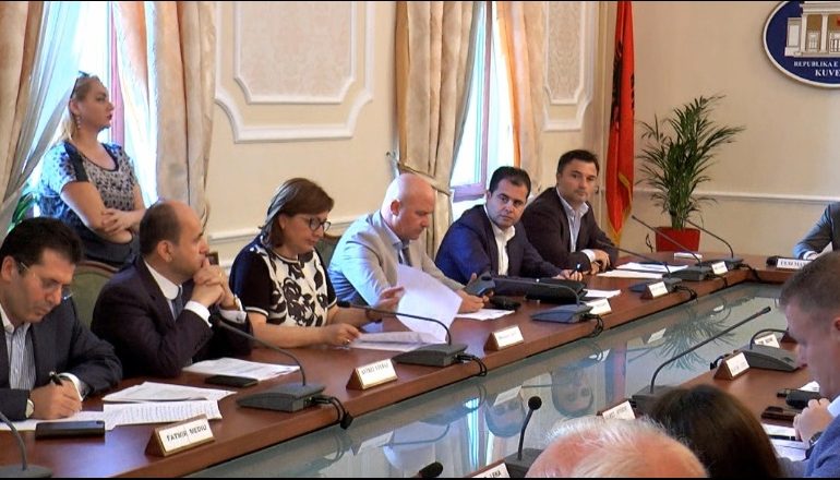 ÇËSHTJA XHAFAJ/ Opozita debat te Ligjet: Protesta ishte leksion, Rama duhet të reflektonte