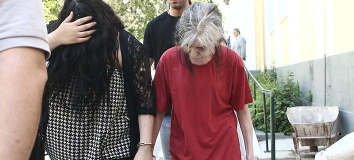 MBYTI FOSHNJËN DHE E HODHI NË PLEHRA/ Dënohet 19 vjeçarja shqiptare. E ëma e ka…