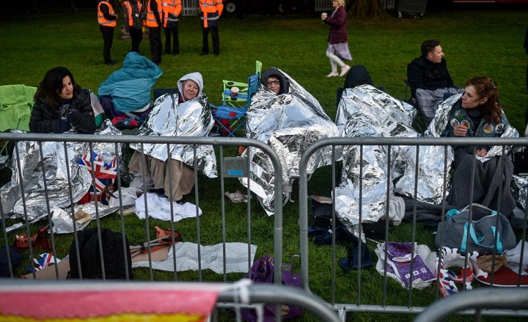 FOTOT+VIDEOT/ ‘Të çmendur’ për Harry dhe Meghan, çfarë bëhet para dasmës së madhe