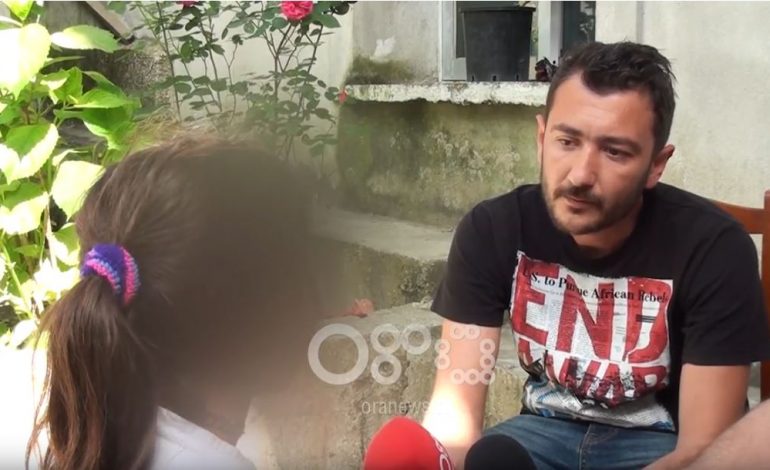 SKANDALI I PEDOFILISE NE KLASE/ Shoqet panë mësuesin “kur puthi” 11 vjeçaren (VIDEO)