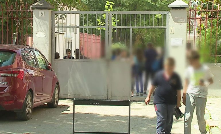 A keni kryer marrëdhënie? Pyetësori skandaloz që i është dhënë nxënësve minorenë