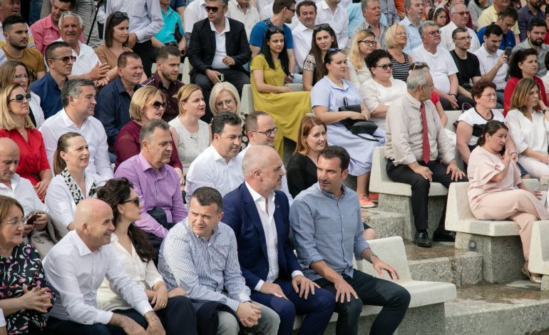 FOTOT PIKANTE / Rama dhe Veliaj shend e verë, nxjerrin BLLOF opozitën