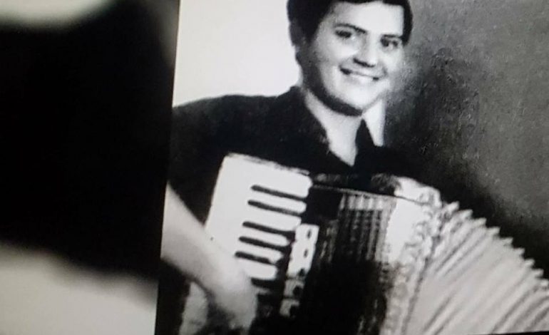 Vajza e panjohur sykaltër… ose riquem për muzën e Kastriot Gjinit