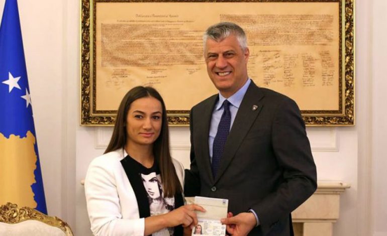 Thaçi i dorëzon pasaportën diplomatike Majlinda Kelmendit