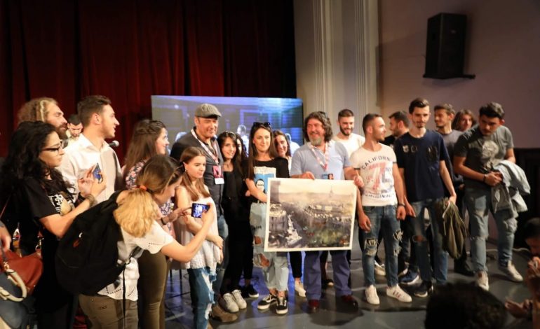 Mjeshtrat më të mëdhenj botërorë të akuarelit, PUSHTOJNË Tiranën/ Starton eventi… (FOTOALBUM)
