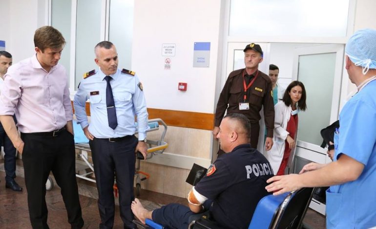 POST PROTESTA/ Policia publikon FOTOT e efektivëve të plagosur në spital…