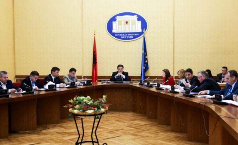 Debate të forta në komisionin “Tahiri”, Paloka përplaset me Felajn: I drejtoj unë hetimet