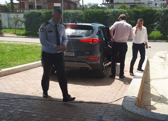 PROTESTA E OPOZITES/ Drejtori i Policisë Veliu viziton policët e plagosur në spitalin e traumes