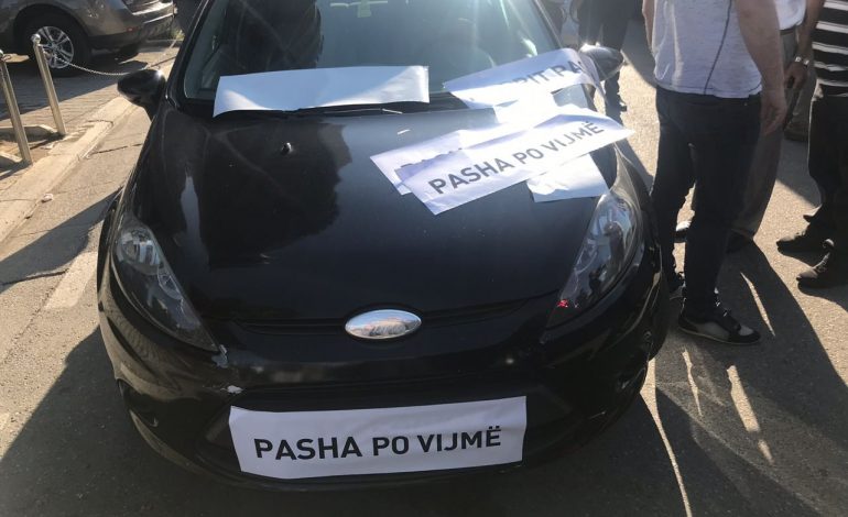 Protesta e PD/ “Pasha po vijmë”, nisen automjetet nga Shkodra. Zbulohen mesazhet (FOTO/VIDEO)