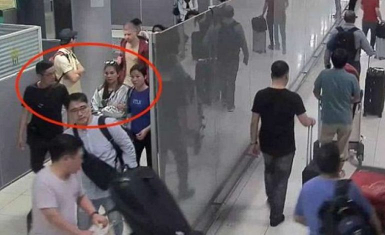 Turistja rrëmbehet në aeroportin e Bangkok/ Kamerat e sigurisë e zbulojnë VIDEO