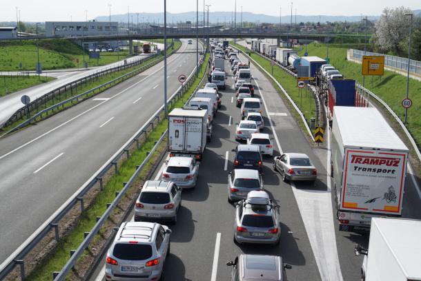 Trafiku në sezonin turistik, kufizim qarkullimi për mjetet e rënda nga 15 Qershori në 15 Shtator