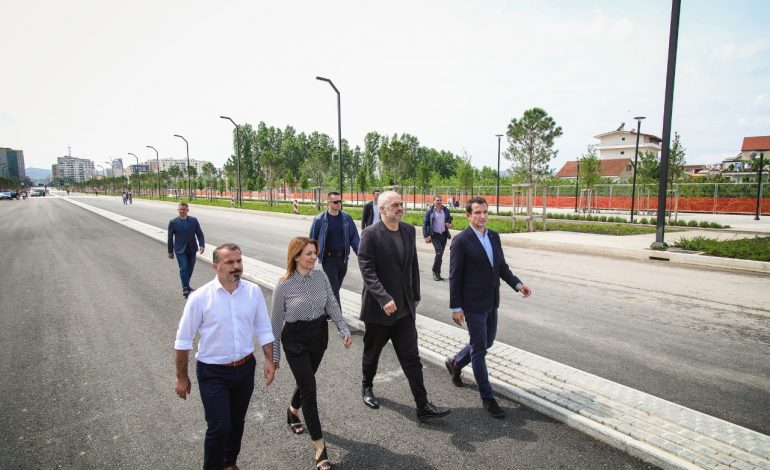 FOTO ALBUM/ Kur Edi Rama dhe Lali Eri inaugurojnë segmentin e dytë të Bulevardit të Ri të Tiranës