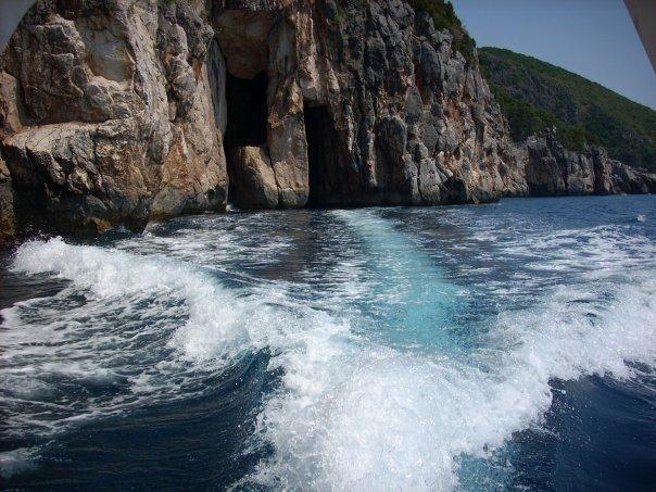 VIDEO/ Devijon lumi Erzen, bëhet i vështirë kërkimi i trupit të turistit të humbur