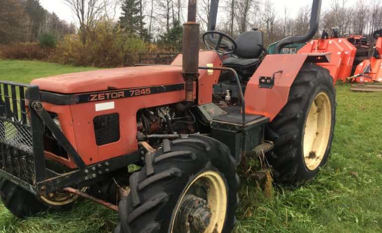 TRAGJIKE/ Zetori zë poshtë 60 vjeçarin. Ai ishte duke punuar tokën teksa…