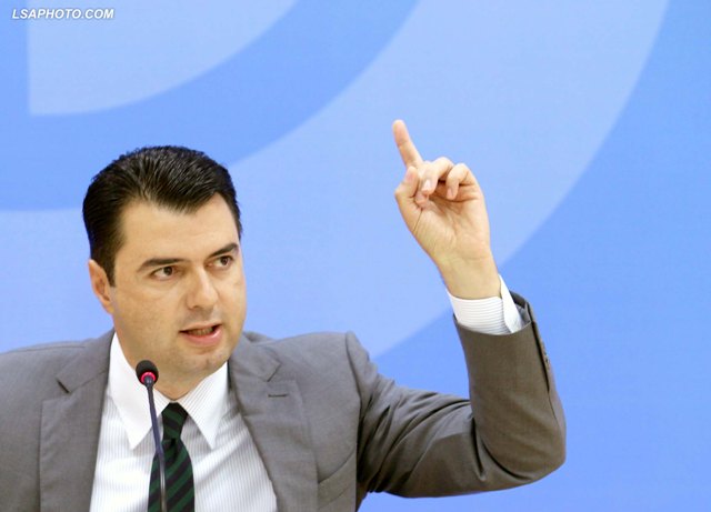 Basha fton qytetarët të “rrëzojnë” Fatmir Xhafën: Do largojmë kupolën së bashku me Ramën