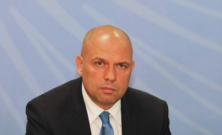 Habit Manjani, zbulon si i ‘shantazhoi ambasada e SHBA’ deputetët e PD e LSI: Do ju nxjerrim numrat e llogarive të pasurive që keni…