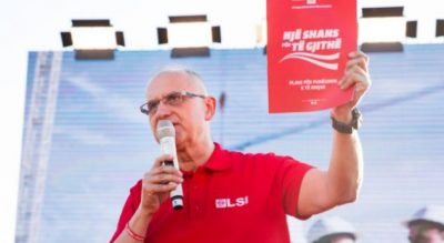 PROTESTA/ Vasili sulmon gazetarët: Lërini dënglat, bëhuni burra e bëni një protestë kundra Ramës