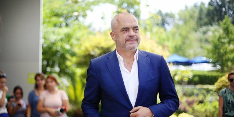 Rama thirrje qytetarëve: Kemi ndëshkuar 150 punonjës të administratës, zero ryshfet për shërbime