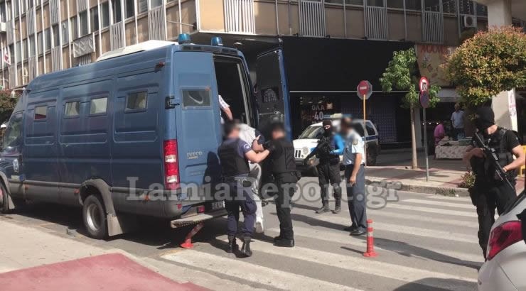 RISHFAQET ALKET RIZAI NE MASA TE RREPTA SIGURIE/ Shqiptari del para Gjykatës për një tjetër akuzë, ofendon gjyqtarin: Ik ore q** (VIDEO)