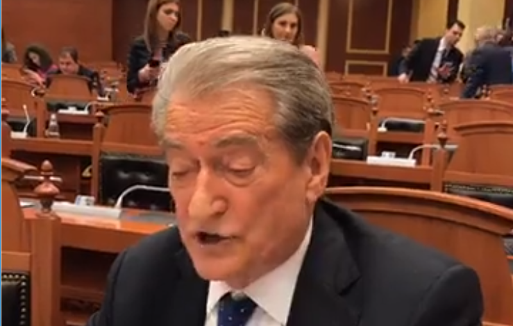 Ruçi mbyll seancën/ Lulzim Basha e Sali Berisha, Kuvend nga Facebooku