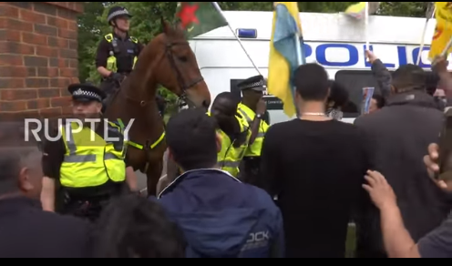 VIDEO/ Erdogan pritet me protesta në Britani, protestuesit përleshen me policinë