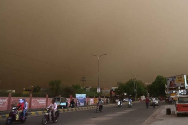 Indi, 77 të vdekur dhe 143 të plagosur nga stuhitë e rërës në Uttar Pradesh dhe Rajasthan