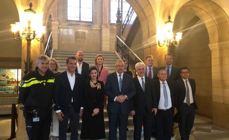 PD i kërkon të dorëhiqet, por ku ndodhet ministri i Brendshëm FATMIR XHAFAJ