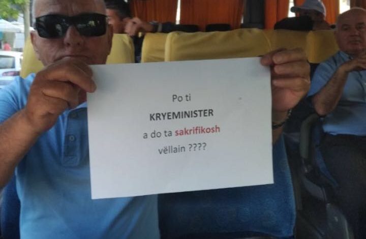 NISET VLORA PER PROTESTE/ Po ti kryeministër do e sakrifikosh….