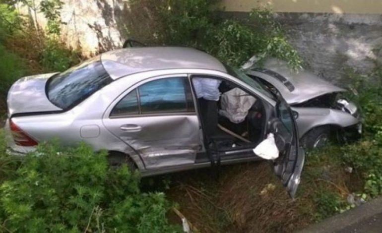 AKSIDENTI TRAGJIK NË KURBIN/ Makina humb kontrollin dhe bie në kanal, 3 të plagosur rëndë. Dyshohet se shoferi… (VIDEO)