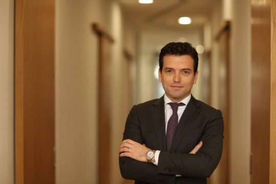 Deputeti demokrat Agron Shehaj: Arsyet pse duhet të bojkotojmë Parlamentin