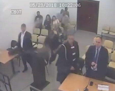 ARRATISJA SPEKTAKOLARE/ Zbardhet VIDEO e PLOTË, si kapërceu tavolinën Mikel Kasa duke…
