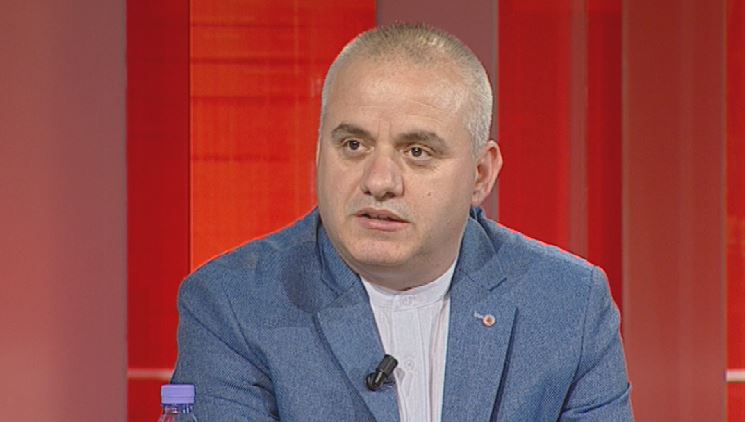 Gazetari Hoxha: Lu ka edhe emra të tjerë që shpallen “NON GRATA” në SHBA. Në parlament…