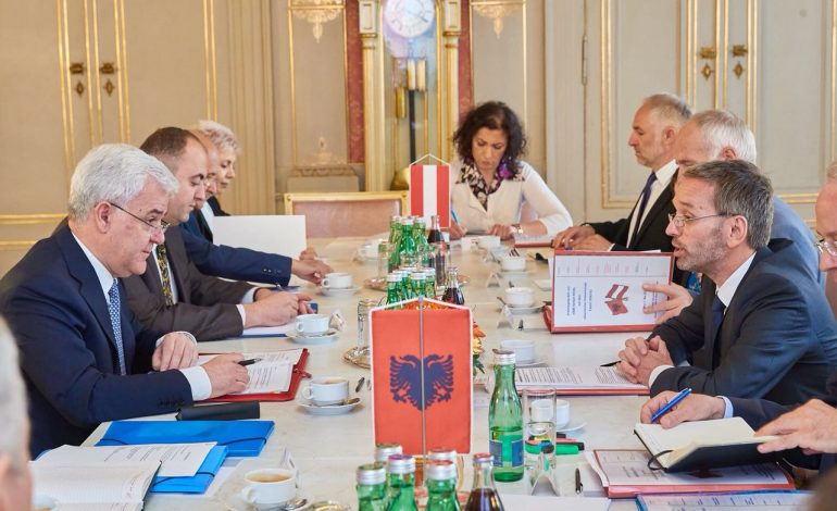 Xhafaj takon homologun Kickl/ Austria shpreh mbështetjen për HAPJEN E NEGOCIATAVE
