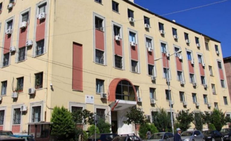 GRABITJA NE PROKURORINE E DURRESIT/ Policia: Janë ndaluar tre autorët e dyshuar të ngjarjes, mes tyre edhe roja sepse… (EMRAT)