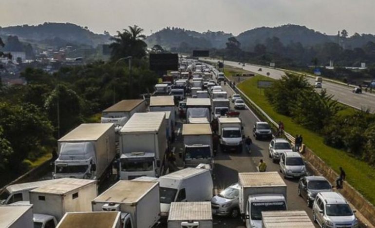Greva paralizoi vendin/ Presidenti i Brazilit ul çmimin e naftës