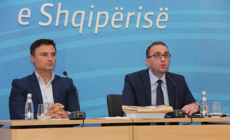 Partia Demokratike vijon sulmet/ Xhafaj ndihmoi të vëllanë t’i shpëtojë drejtësisë. Ndryshimi i ligjit është…
