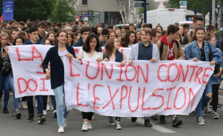 ‘Jo, jo dhe jo dëbimit të shokëve tanë shqiptarë!’ Protestë e fuqishme e nxënësve francezë