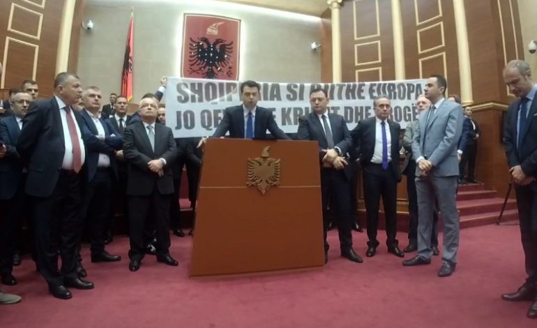 (VIDEO) Basha-Ballës: Mos u afro tek kamera p*llosh. Do marrësh atë që meriton