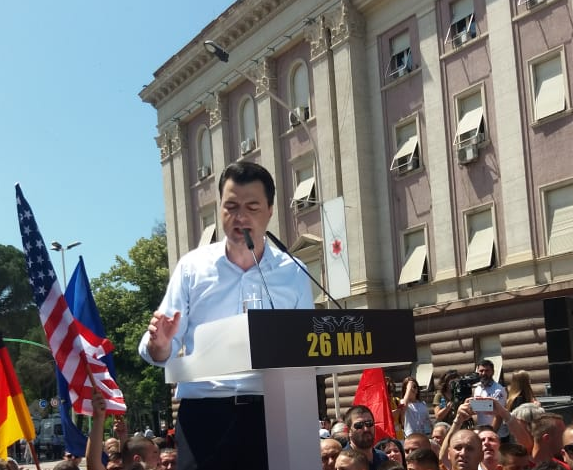 PROTESTA E OPOZITËS/ Basha kërkon largimin e Qeverisë: E vetmja rrugë…