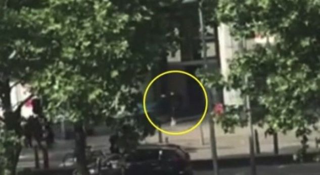 DALIN PAMJET/ Momenti kur policia vret terroristin e dyshuar në Belgjikë…