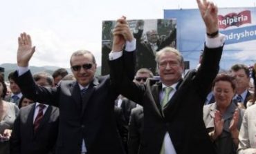 "Republika erdoganiste e Shqipërisë", bomba e fundit tymuese e opozitës kundër negociatave