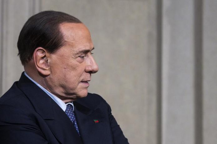 ITALI/ Berlusconi jep miratimin e tij për një qeveri mes Lëvizjes Pesë Yjet (L5Y) dhe Ligës