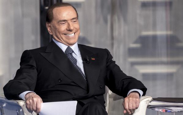 Gjykata në Milano vendos pro kërkesës së Berlusconit: Mund të kthehet në politikë