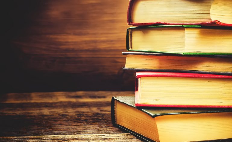 STATISTIKAT/ Shqiptarët “alergjikë” ndaj librave, jemi ndër lexuesit më të pakët në Europë