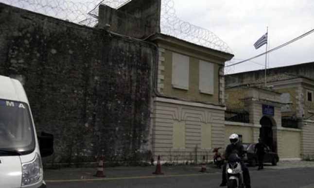 SI NË FILMA/ Arratisen KATËR SHQIPTARË nga burgu. Policët harruan derën e makinës hapur dhe… (DETAJET)
